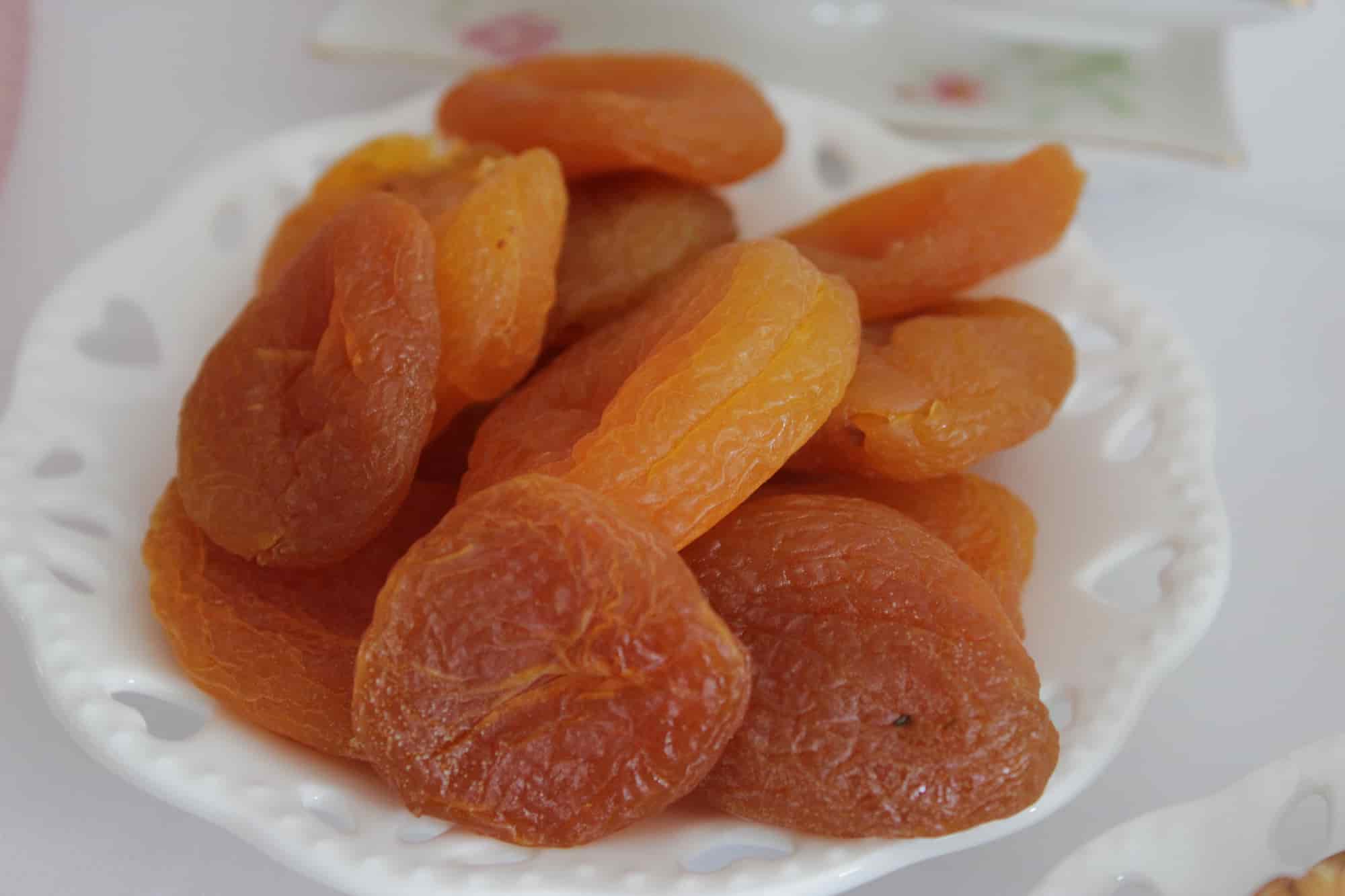 آلو بخارا جنگلی برداشت طبیعی و محیط بومی